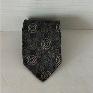 Ventino Cravatte Men’s 100% Silk Tie in Black With Circular Swirl Patterns.